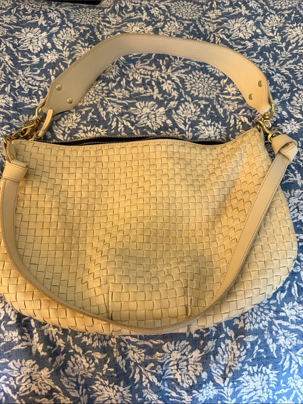 Clare V Moyen messenger bag  — Cream woven